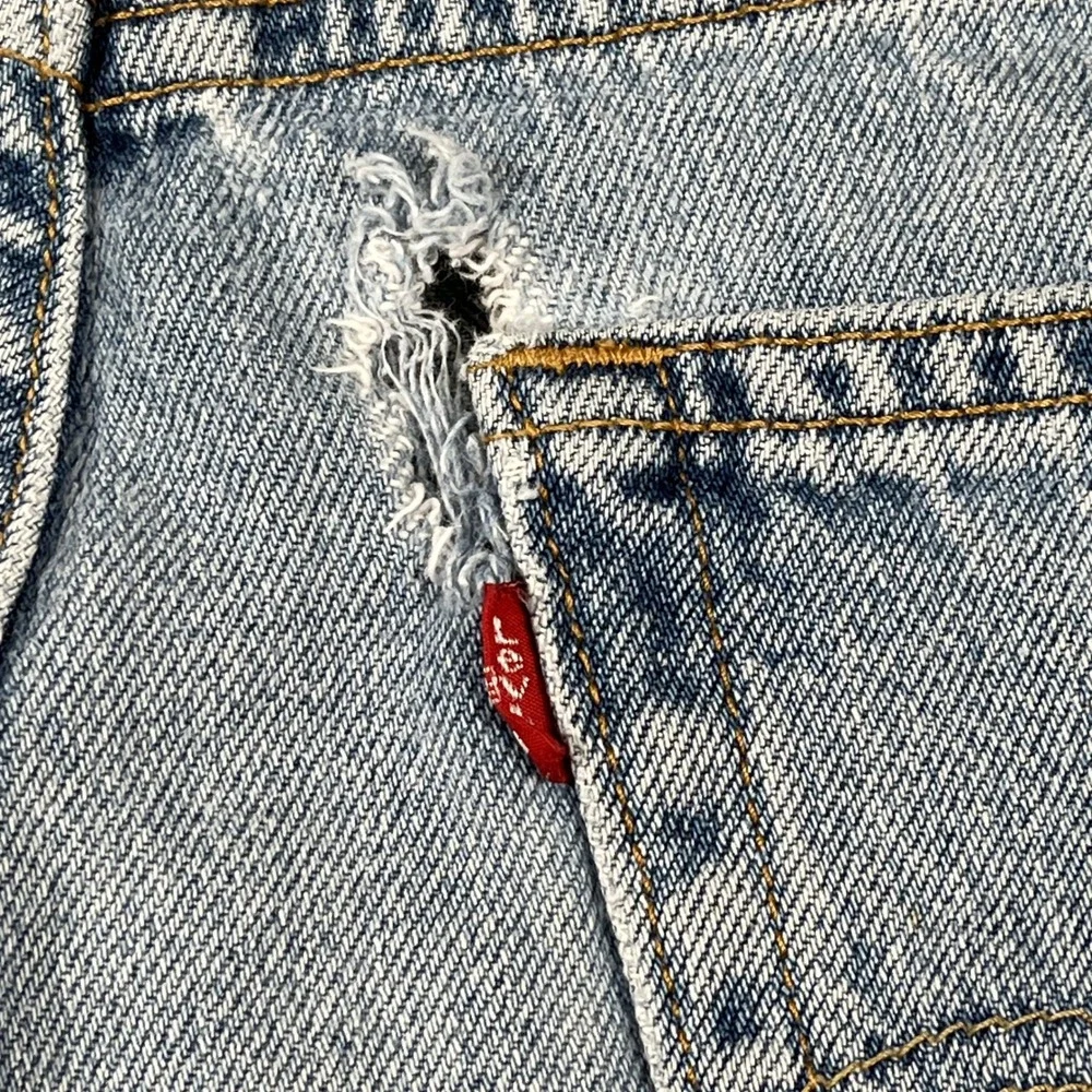 Vintage Levis 550 Denim Shorts Mens 38 Blue Denim Cotton Light Wash Relaxed Fit